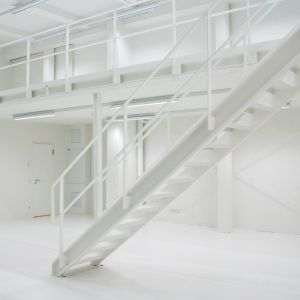 03_Riese - Stahltreppe zur Galerie