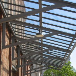 saniertes Vordach an Halle 3