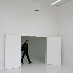 04_Riese - Eingang Studio